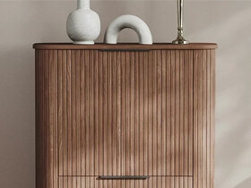 Möbel mit Rillen oder Rillenleisten