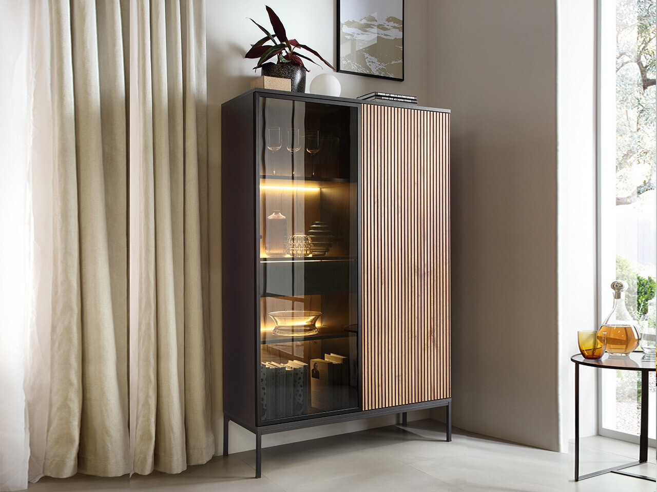 Regal Soferi 112 (Schwarz + Wotan Eiche)