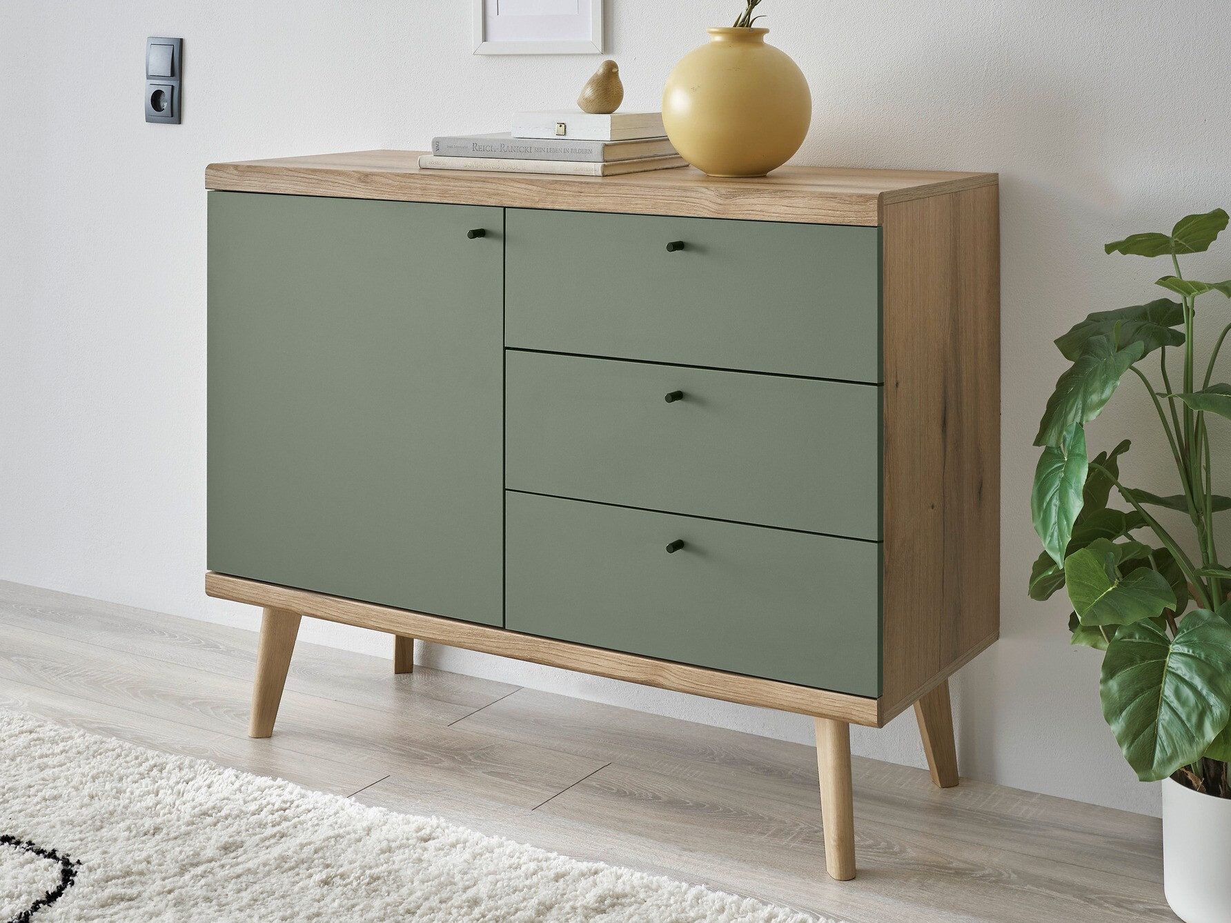 Kommoden Deltali 104