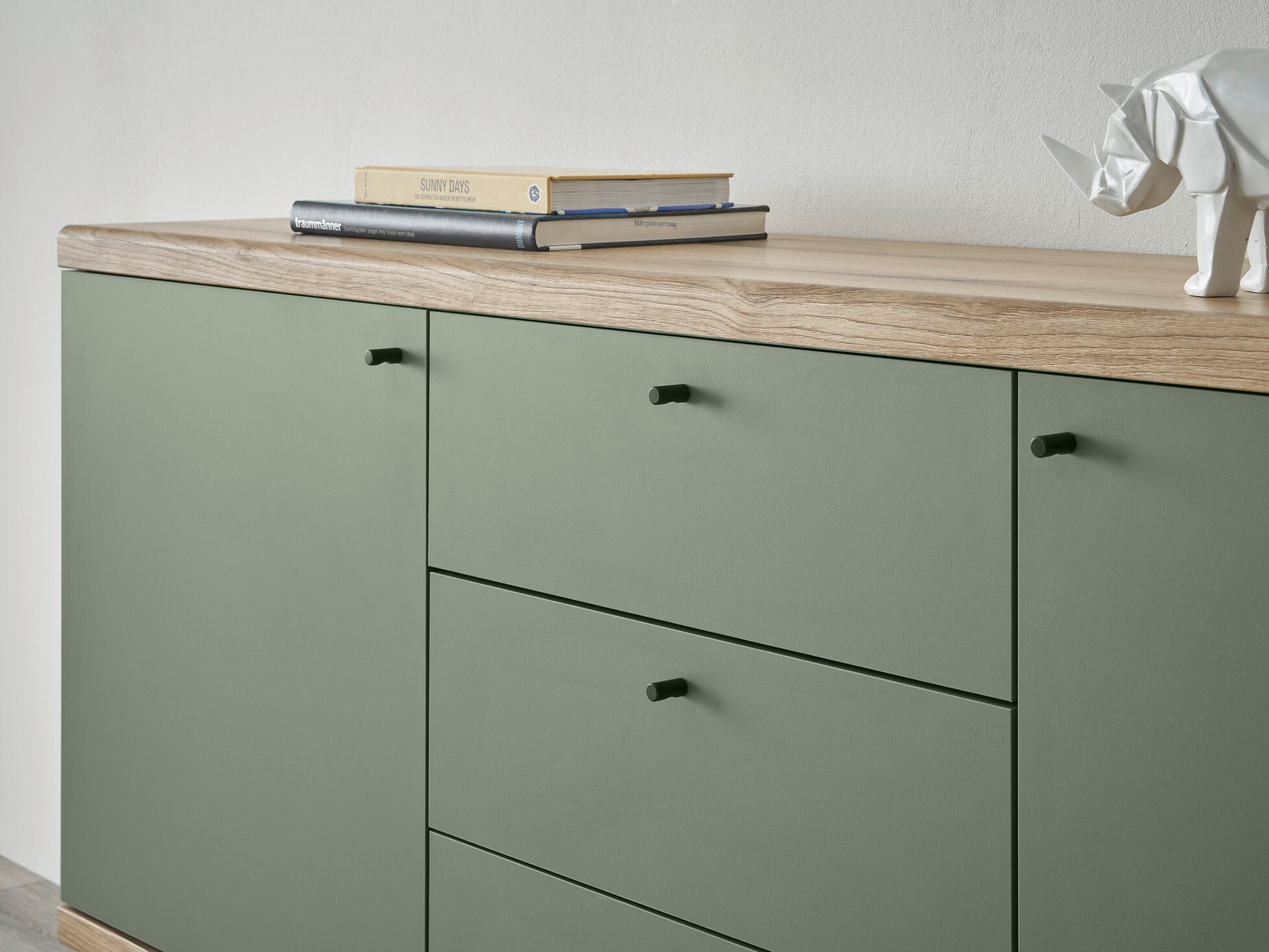 Kommoden Deltali 105