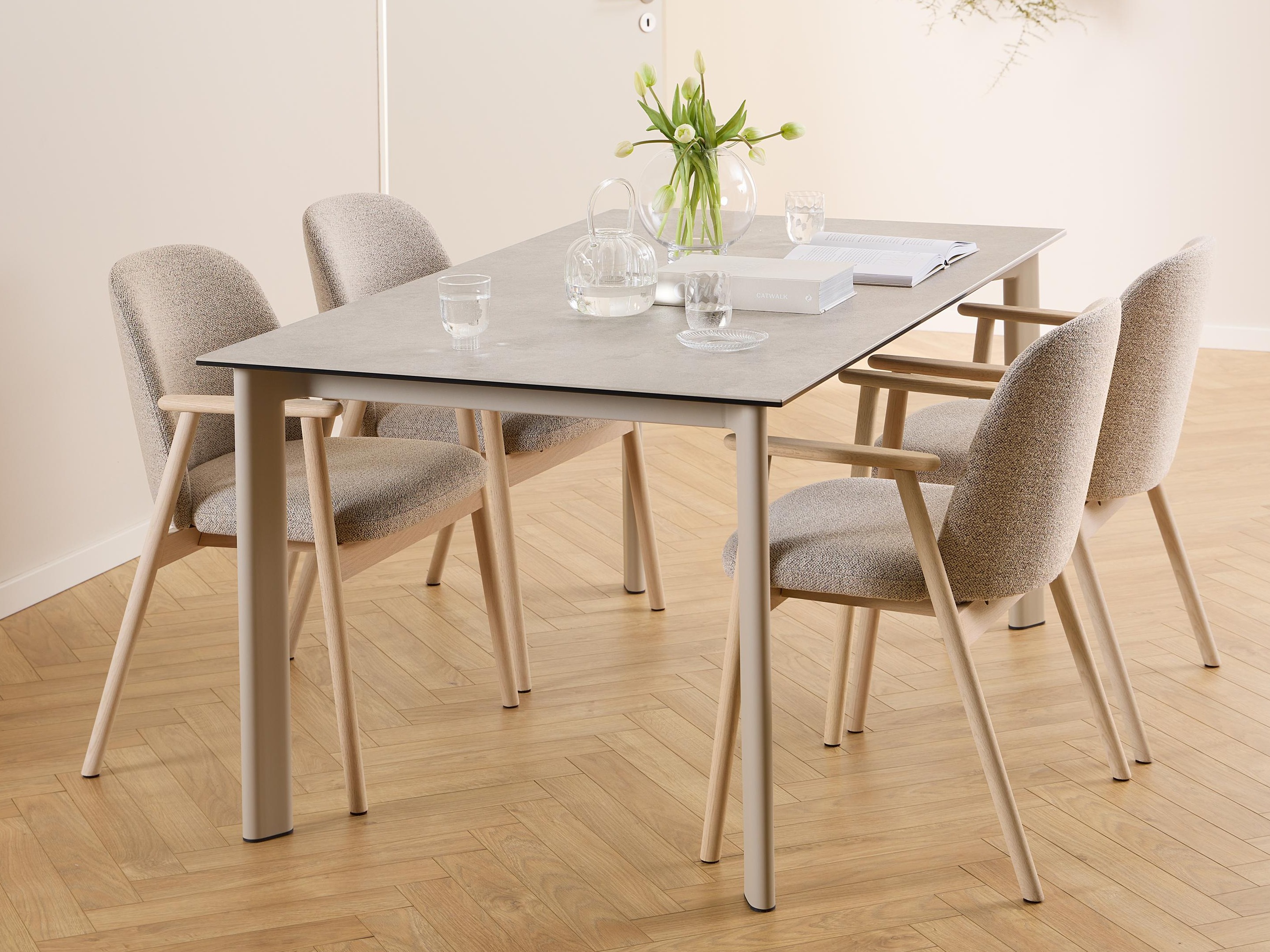 Stuhl Norsica 890 (Beige + Helles Holz)